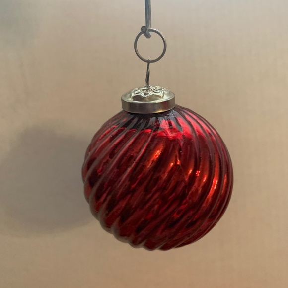 Martha Stewart Christmas Ornaments Set of 9 Red Ornaments - Picture 2 of 4